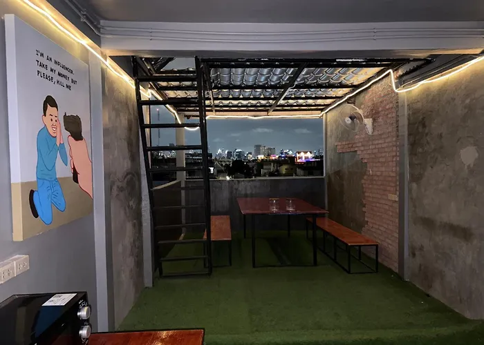 Nomad Yard Hostel *