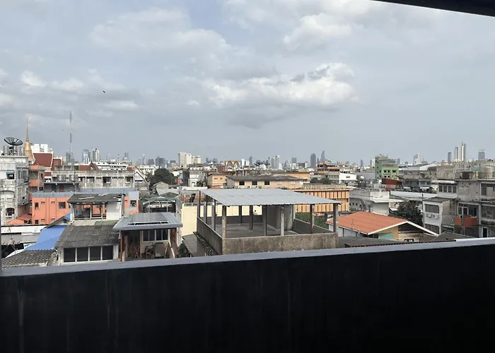Nomad Yard Hostel *