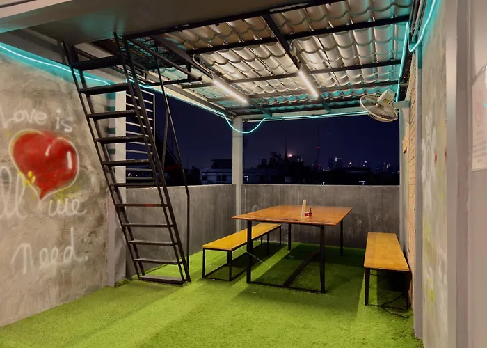 Hostel Nomad Yard *